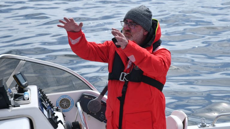 Derk Remmers von Ghost Diving Germany auf einem Boot